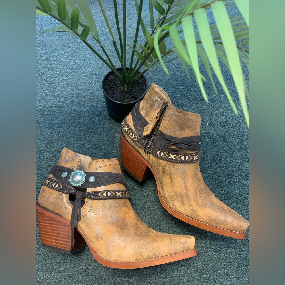 Brand New in Box Durango Women’s Antique Silver Western Bootie size 10 m